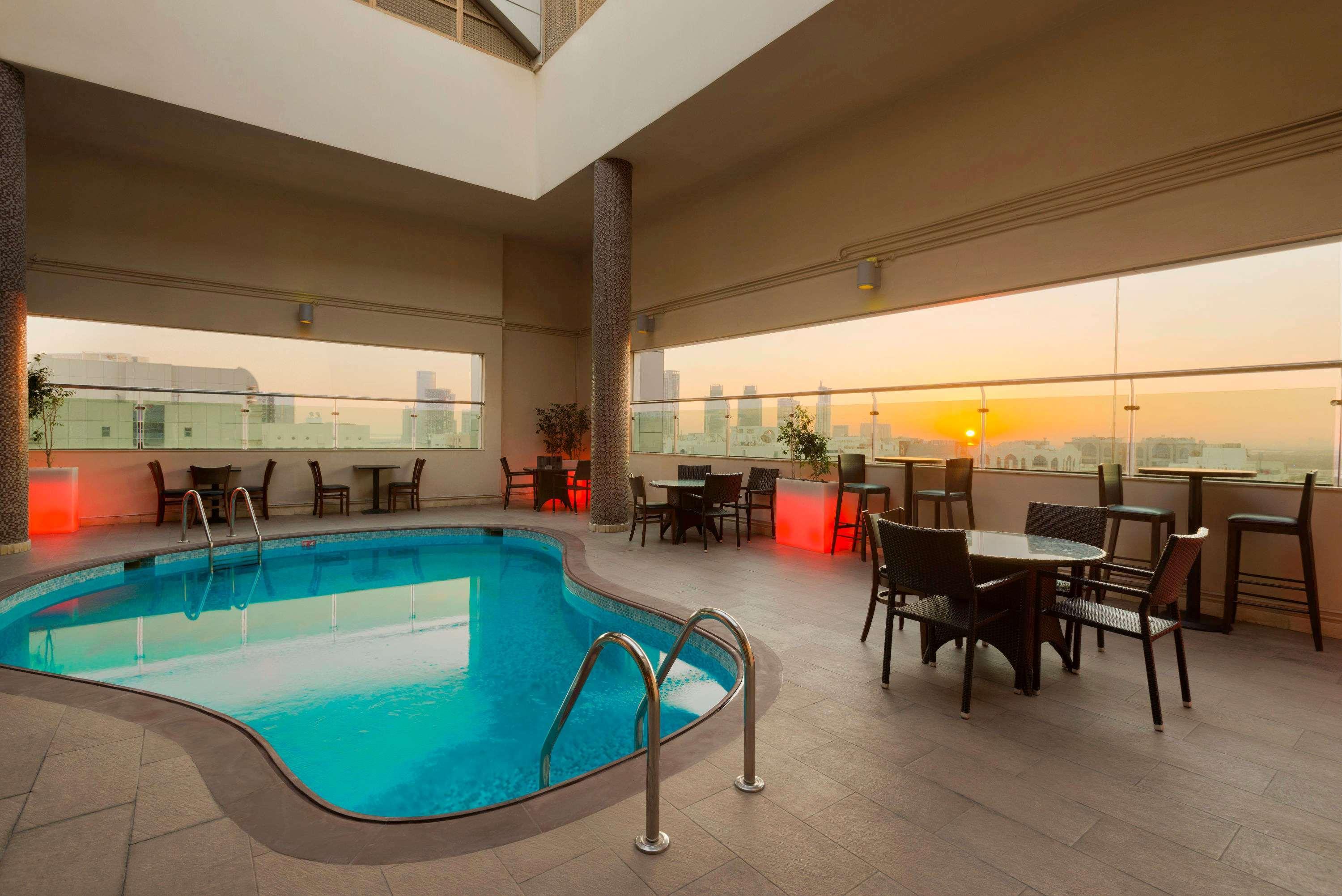 Отель Ramada Downtown Абу-Даби Экстерьер фото