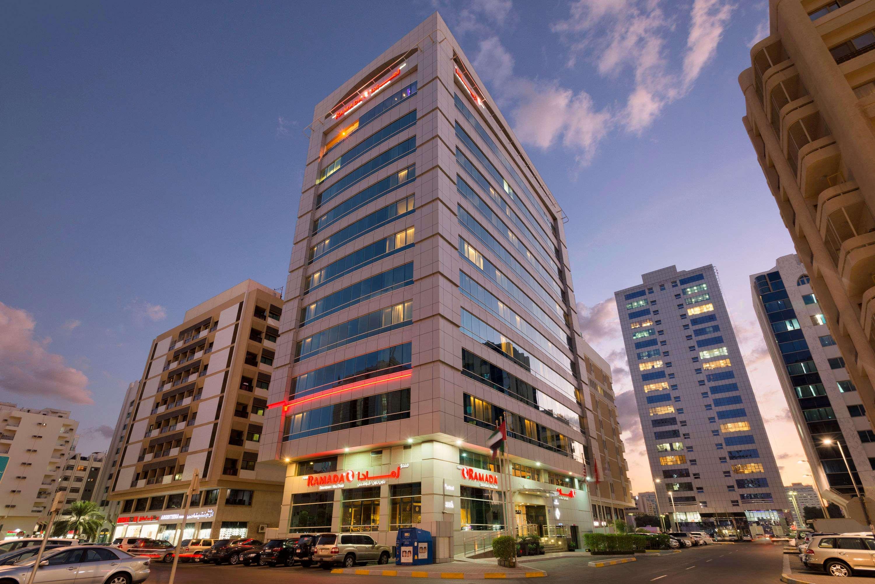 Отель Ramada Downtown Абу-Даби Экстерьер фото
